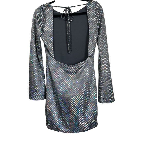 Thirty/Thirty Silver Sequined Backless Mini Dress With Bell Sleeves Size Medium - Picture 2 of 7